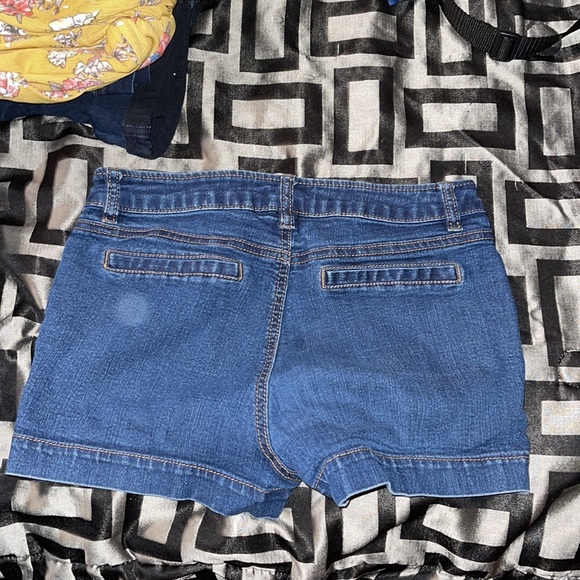 Blue spice size 9 Jean shorts - Picture 2 of 6